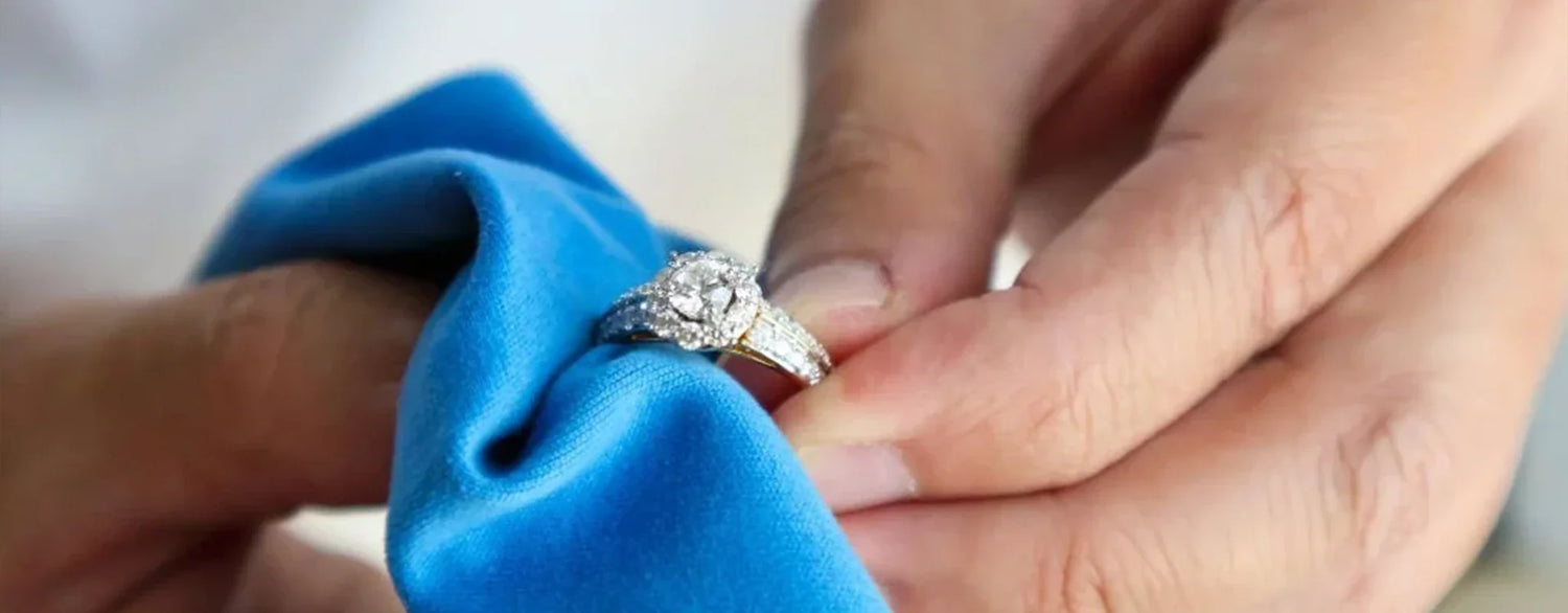 Comment Bien Entretenir ses Bijoux : Or, Argent et Acier