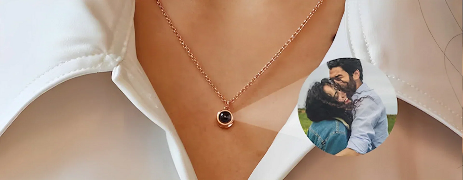 Collier Projection Photo