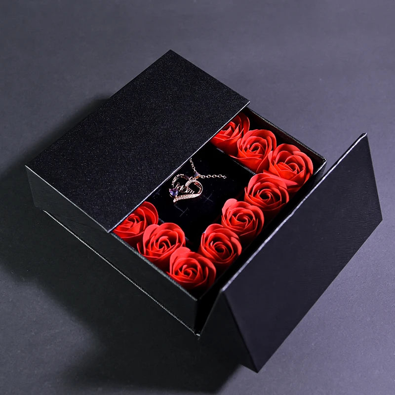 Boîte Rose Éternelle et Collier