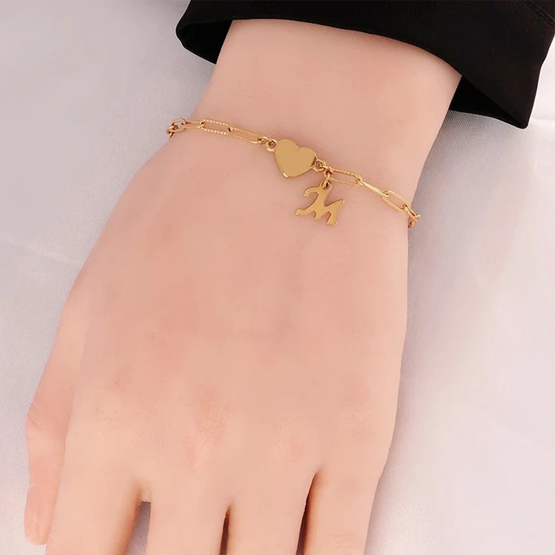 Bracelet Initiale Personnalisée Cœur et Chaîne Femme