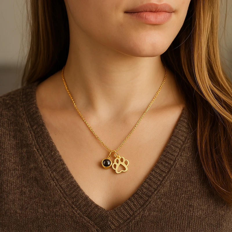 Collier Patte de Chien avec Projection Photo Femme