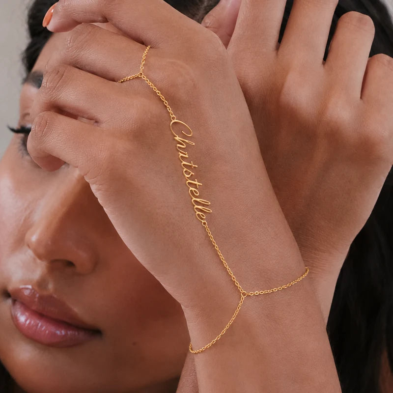 Bracelet Chaîne de Doigt Prénom Or Femme