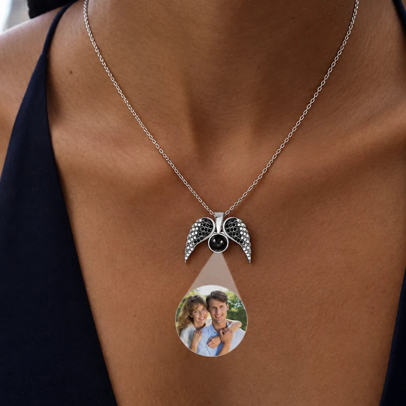 Collier Ailes d'Ange avec Projection Photo Noir Femme