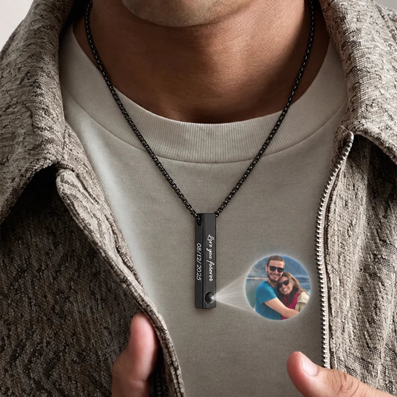 Collier Barre Verticale Personnalisé et Projection Photo Noir Homme