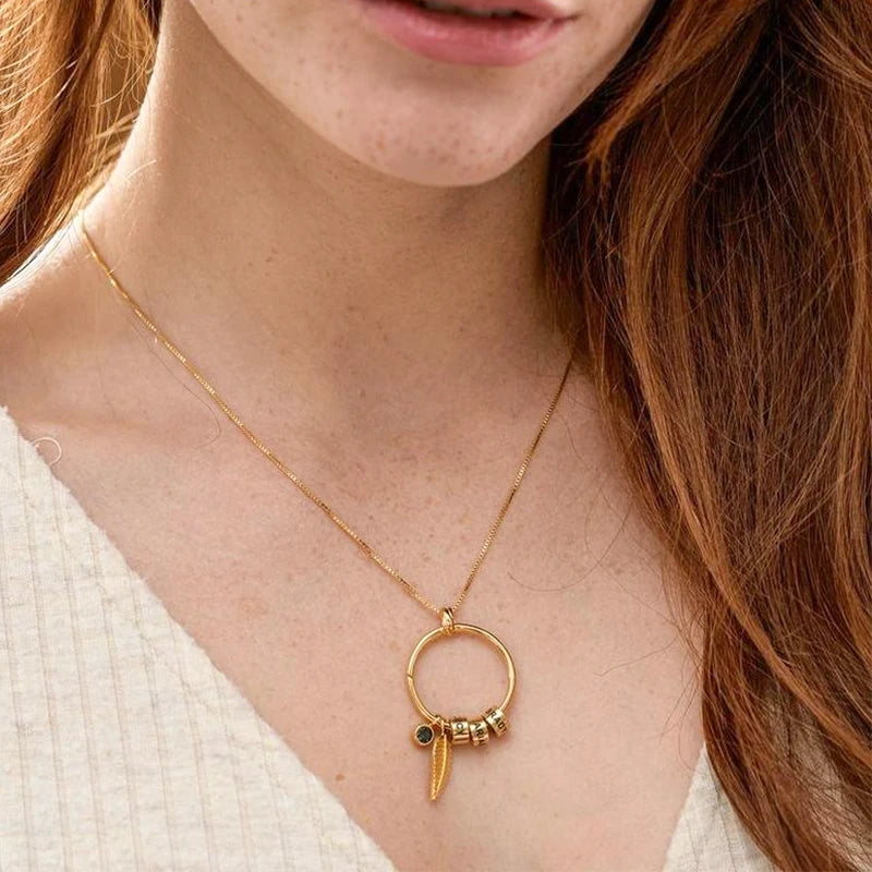 Collier Rond Plume Prénoms avec Pierre de Naissance Femme