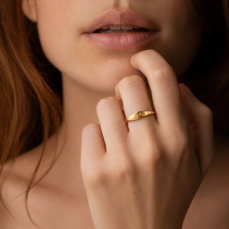 Bague Fleur de Naissance Gravée Or Femme