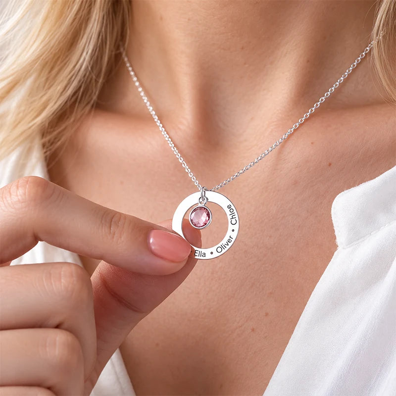 Collier Cercle Prénoms Gravés avec Pierre de Naissance Femme