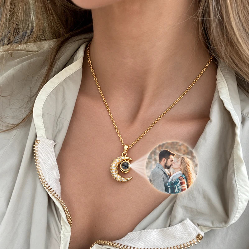 Collier Lune Projection Photo Or Femme